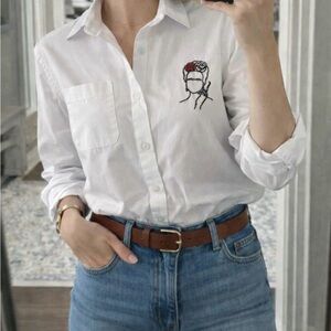 Upcycled white Shirt - Hand embroidered Frida Kahlo